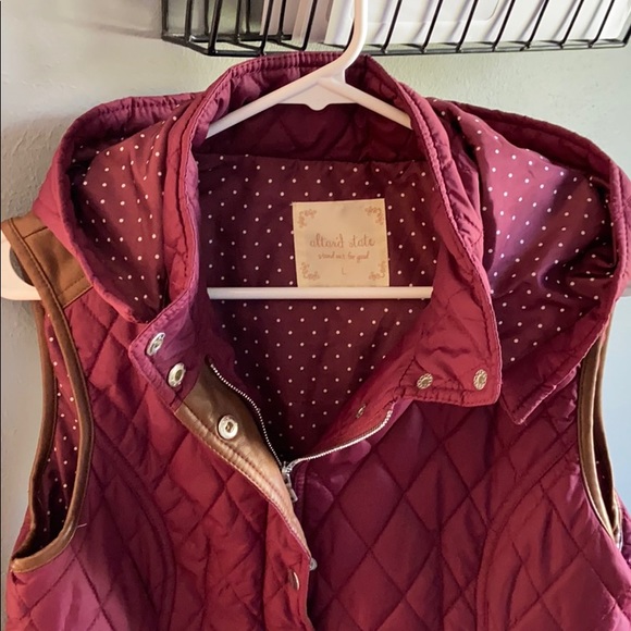 Comfy maroon vest size L from altardstate - Picture 2 of 4